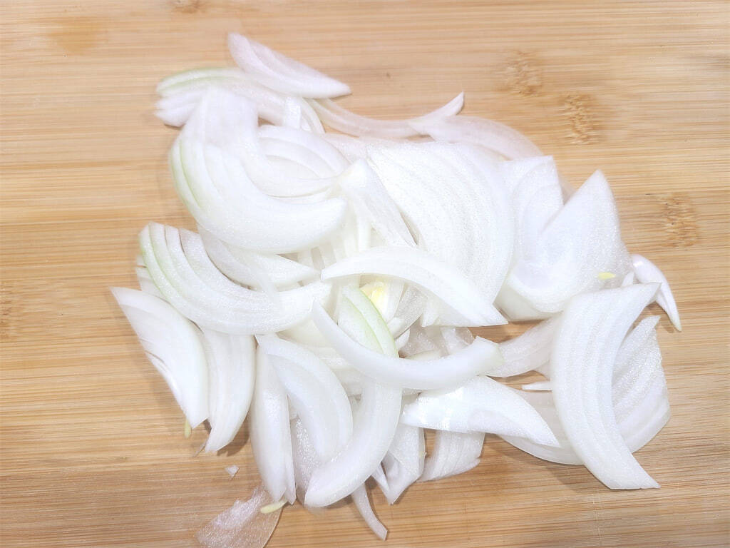 具沢山な野菜の旨味がじわ～♡「千切りキャベツのコンソメスープ」は歯応えもご馳走な栄養満点の一杯