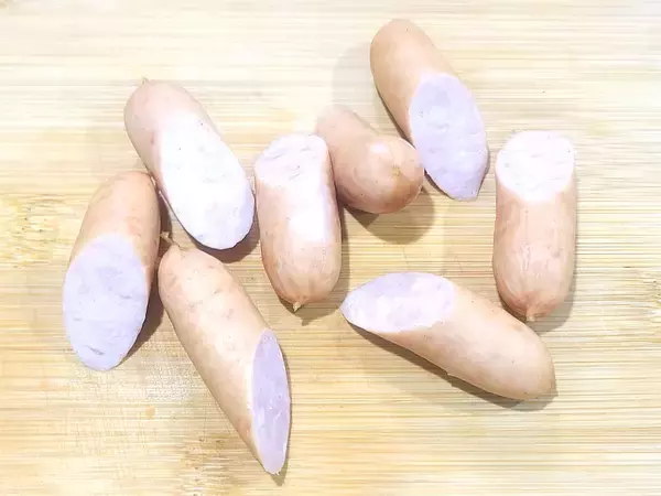 「具沢山な野菜の旨味がじわ～♡「千切りキャベツのコンソメスープ」は歯応えもご馳走な栄養満点の一杯」の画像