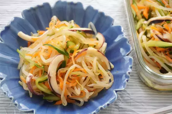 「【刺激がたまらん！】大人がハマる「イカと野菜のからしあえ」作ってみた！ツーンとシャキ食感♪【農家直伝】」の画像
