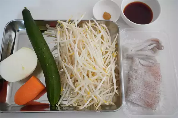 「【刺激がたまらん！】大人がハマる「イカと野菜のからしあえ」作ってみた！ツーンとシャキ食感♪【農家直伝】」の画像