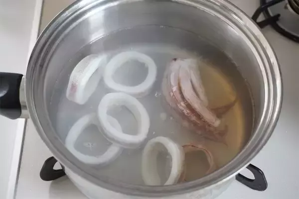 「【刺激がたまらん！】大人がハマる「イカと野菜のからしあえ」作ってみた！ツーンとシャキ食感♪【農家直伝】」の画像