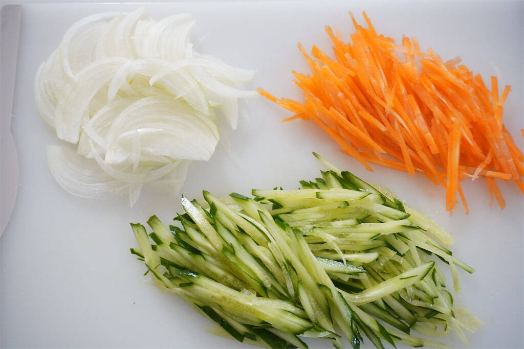【刺激がたまらん！】大人がハマる「イカと野菜のからしあえ」作ってみた！ツーンとシャキ食感♪【農家直伝】