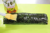 「【韓国式のり巻きは組み合わせ自由】焼き豚入れて「キンパ」巻いてみた！みそマヨだれでサラダ巻き風♪」の画像11