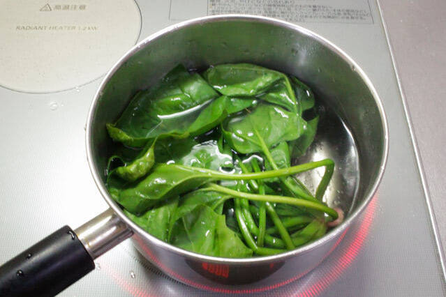 【韓国式のり巻きは組み合わせ自由】焼き豚入れて「キンパ」巻いてみた！みそマヨだれでサラダ巻き風♪