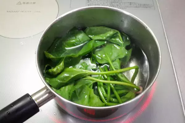 「【韓国式のり巻きは組み合わせ自由】焼き豚入れて「キンパ」巻いてみた！みそマヨだれでサラダ巻き風♪」の画像