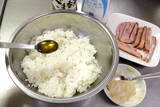 「【韓国式のり巻きは組み合わせ自由】焼き豚入れて「キンパ」巻いてみた！みそマヨだれでサラダ巻き風♪」の画像5