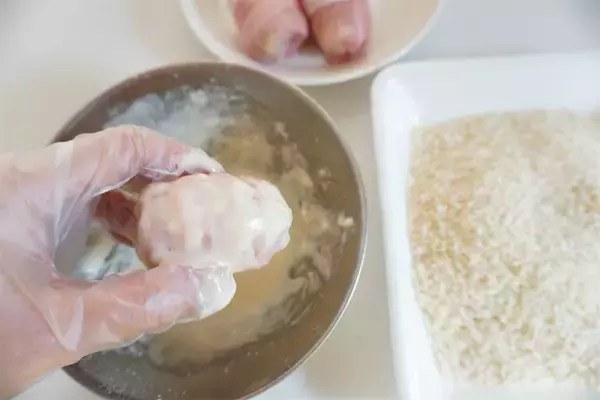 「発想の勝利！「シーザーサラダのフライ」作ってみた♪揚げてるのにシャキシャキってどゆこと!?【農家直伝】」の画像