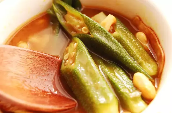 「【快腸レシピ】大豆とネバネバでお腹スッキリ「野菜たっぷりスープカレー」作ってみた！【管理栄養士直伝】」の画像