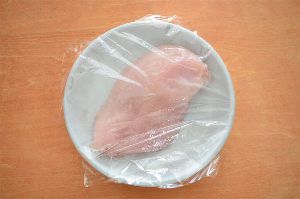 【1本で野菜不足解消】鶏むねとエビと野菜でパンパン「全部のせ生春巻き」作ってみた！今日はコレだけでいい♪