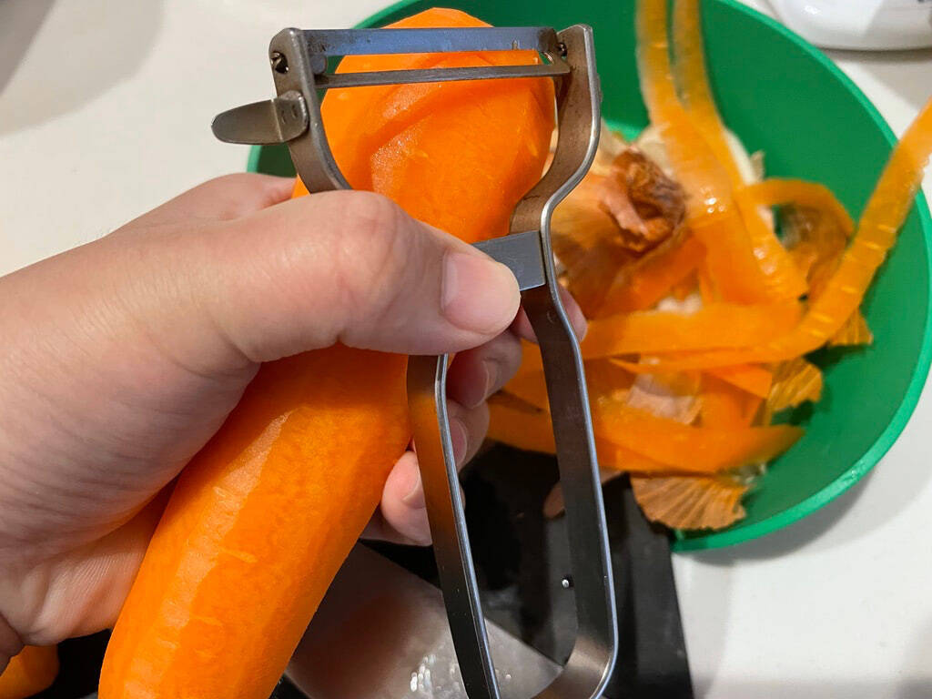 3つのボウルをまな板の3隅にセット！【IKEA】の調理用ボウルで料理の下ごしらえが格段に上がるらしい