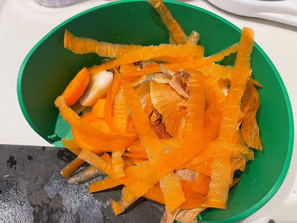 3つのボウルをまな板の3隅にセット！【IKEA】の調理用ボウルで料理の下ごしらえが格段に上がるらしい