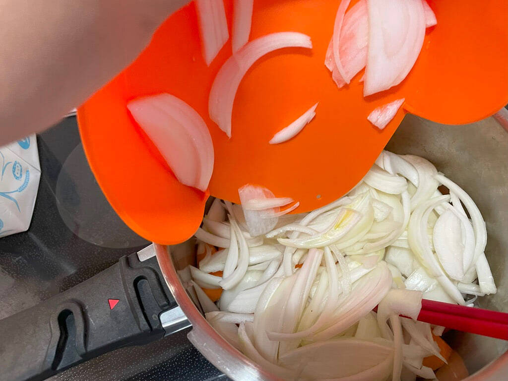 3つのボウルをまな板の3隅にセット！【IKEA】の調理用ボウルで料理の下ごしらえが格段に上がるらしい