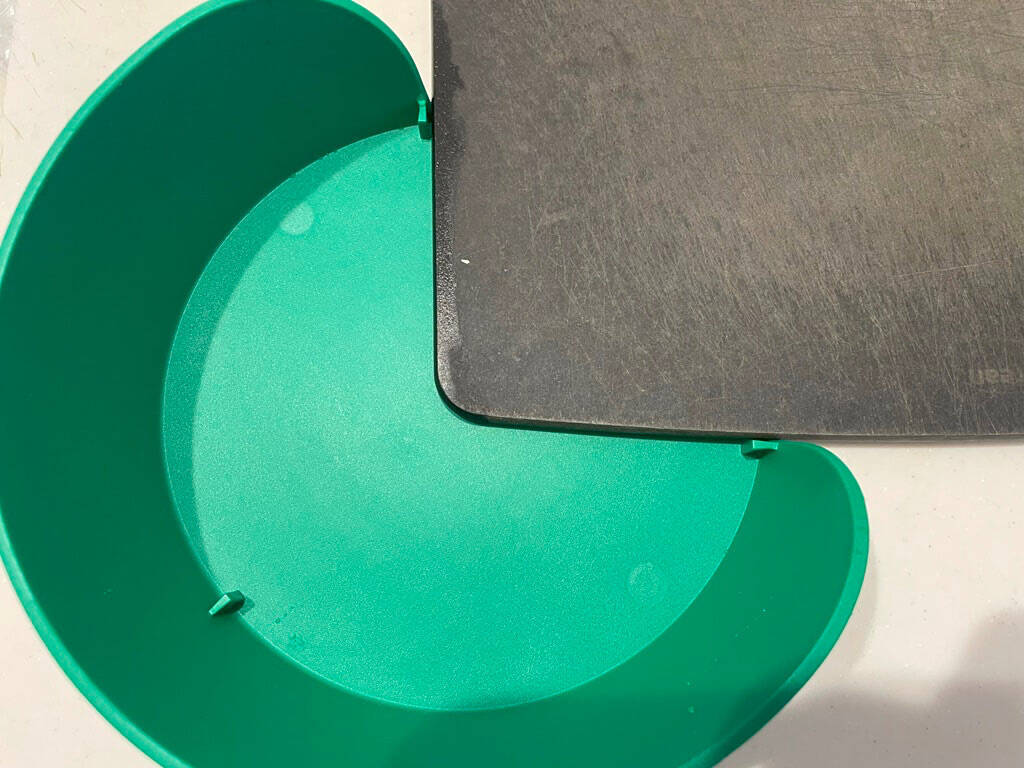 3つのボウルをまな板の3隅にセット！【IKEA】の調理用ボウルで料理の下ごしらえが格段に上がるらしい