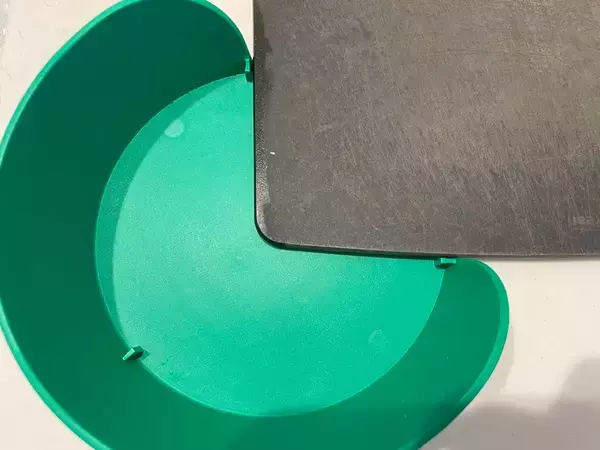 「3つのボウルをまな板の3隅にセット！【IKEA】の調理用ボウルで料理の下ごしらえが格段に上がるらしい」の画像