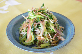 【究極のシャキシャキ食感】刻んで和えるだけ♪「みょうがときゅうりの無限サラダ」作ってみた！一生噛んでたい♡