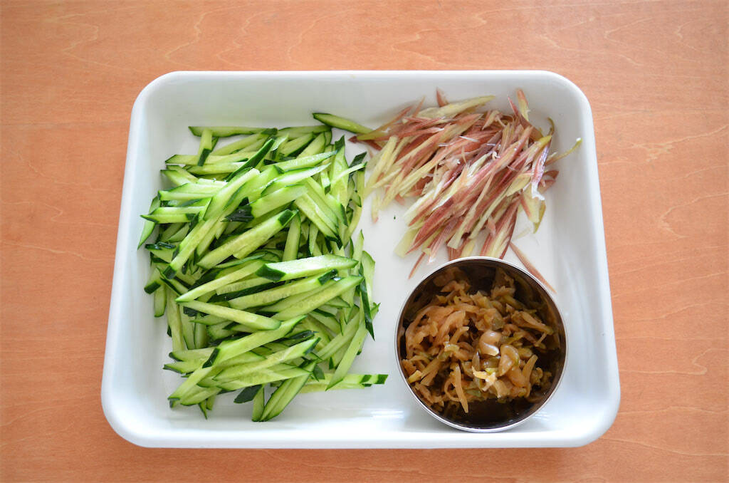 【究極のシャキシャキ食感】刻んで和えるだけ♪「みょうがときゅうりの無限サラダ」作ってみた！一生噛んでたい♡