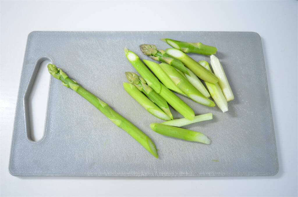【だしバターがヤミツキ】アスパラの下茹で不要な「じゃがいもと鶏肉の照り炒め」にトライ！栄養も逃さずゲット♪