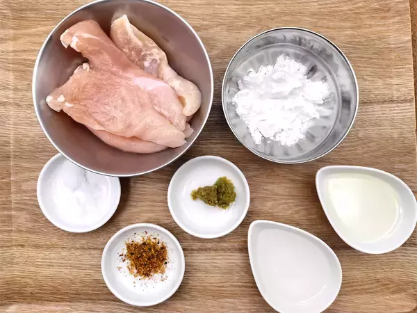 「鶏ささみがパリッと変身！【志麻さん流簡単おつまみ】「ささみせんべい」作ろう！」の画像