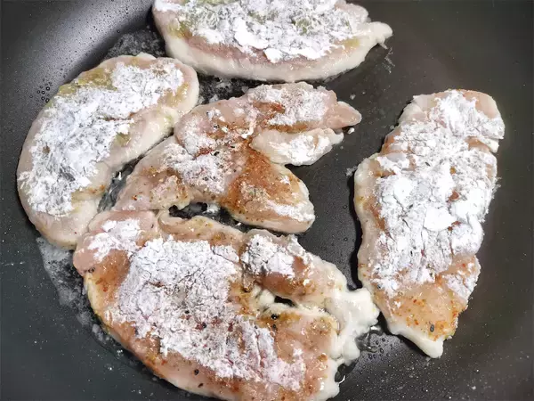 「鶏ささみがパリッと変身！【志麻さん流簡単おつまみ】「ささみせんべい」作ろう！」の画像