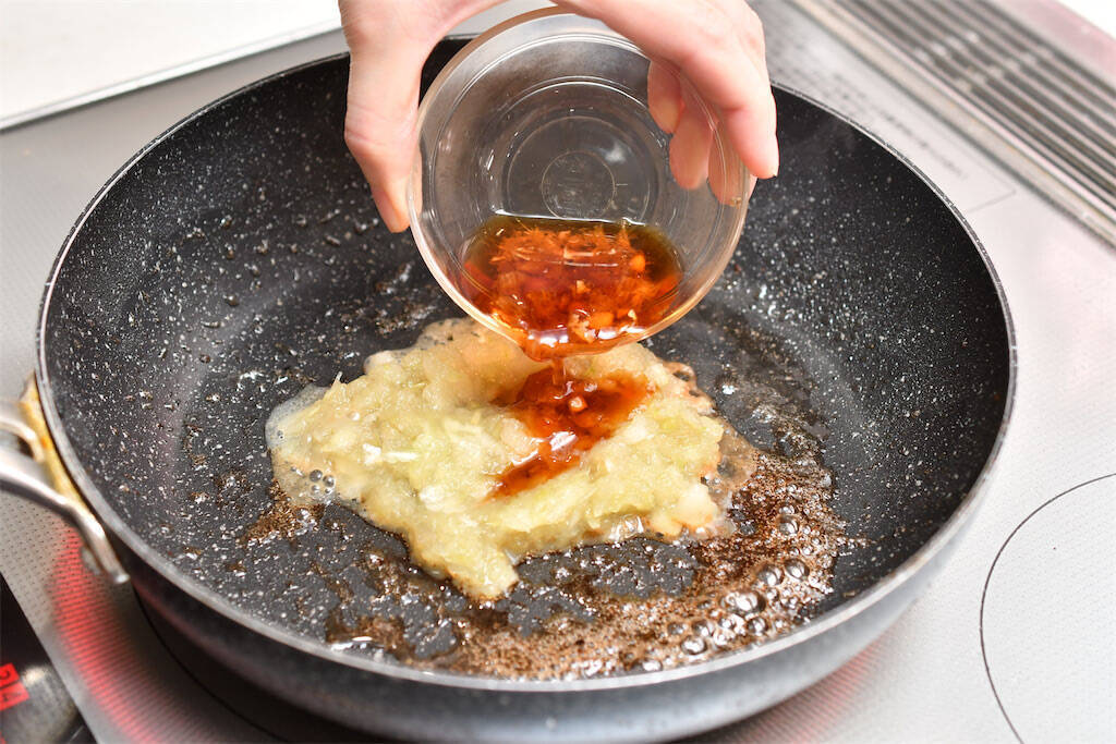 【高級肉に変身!?】ステーキは「おろし玉ねぎ」を塗るべし！塗るべし！柔らかジューシーの極みに【青髪のテツ】