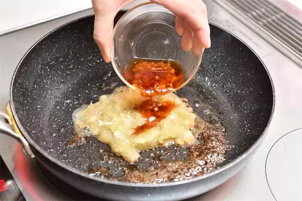 「【高級肉に変身!?】ステーキは「おろし玉ねぎ」を塗るべし！塗るべし！柔らかジューシーの極みに【青髪のテツ】」の画像