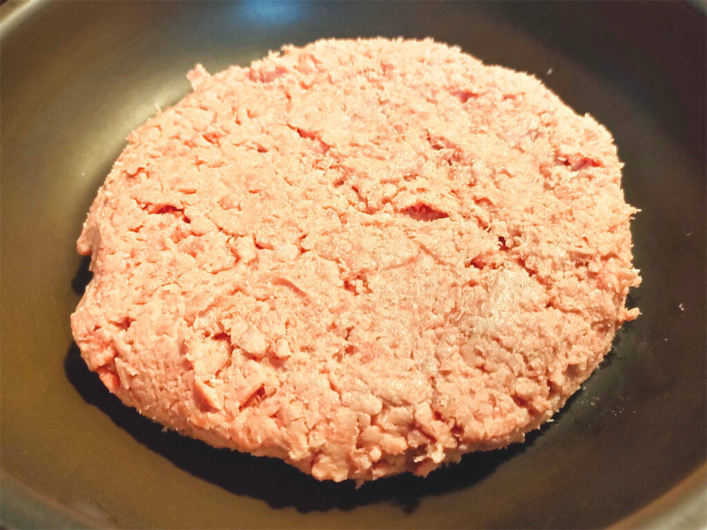 【レミさんレシピ】ハンバーグが食べたいけど作るの面倒って時に！トレイのまんま調理すれば手間が半バーグ⁉