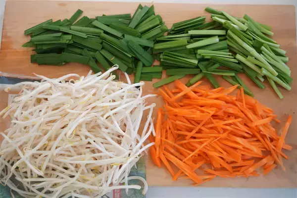 「【シャキシャキ特化】ニラともやしで「食感やみつき生春巻き」作ってみた！生ハムで旨味マシマシ♪【農家直伝】」の画像