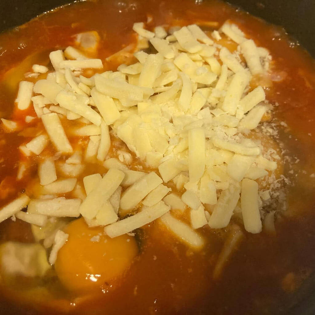 【産後ママの限界メシ】究極に楽ウマ「ミートパトラ」作ってみた！赤い粉でメキシカ〜ン♪【Ayumiの漫画】