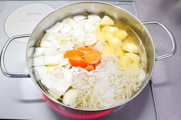 「【シン・スパイス活用術】え、「肉じゃが」にシナモンを⁉和食の巨匠が出汁を使わず斬新なスパイス使いに驚いた件」の画像