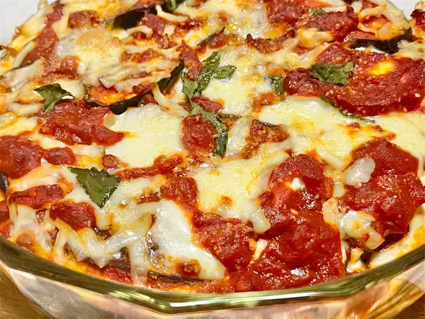 「【シェフ日高】なす×トマト×チーズの可能性は無限大！「なすとトマトの3層グラタン」に挑戦！」の画像