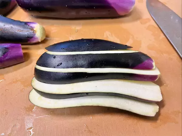 「【シェフ日高】なす×トマト×チーズの可能性は無限大！「なすとトマトの3層グラタン」に挑戦！」の画像