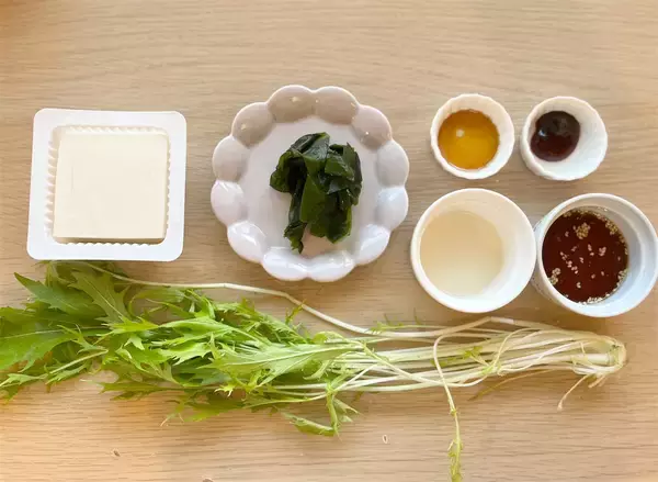 「【焼き肉のタレでサラダを食べる!?】お酢＆辛味プラスで絶品に♪これ、焼肉屋さんの定番ドレッシングだわ♡」の画像