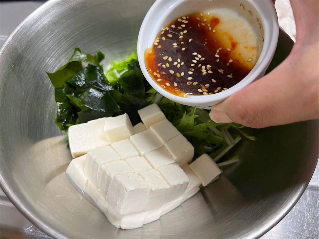 【焼き肉のタレでサラダを食べる!?】お酢＆辛味プラスで絶品に♪これ、焼肉屋さんの定番ドレッシングだわ♡