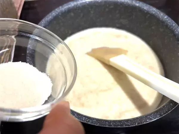 「【スイーツで乾燥対策!?】体に優し～い食材集めて「豆乳ごまプリン」作ってみた！潤いたっぷりプルプル感♡」の画像