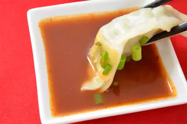 「【本格中華】水餃子が大変身!?ダイショー「麻辣火鍋風」タレをたっぷりかけてみた！辛～でも止まらない♪」の画像
