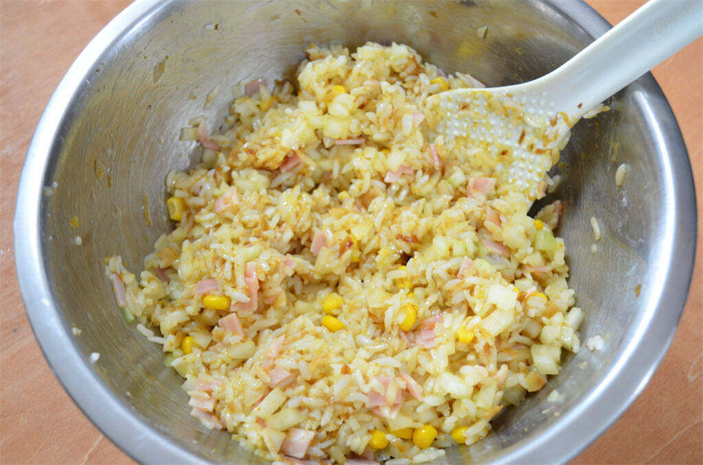 【残りご飯救済】カレー粉とかつお節入れた「ライスピザ」でおいしく消費してみた！和洋折衷な絶品完成♪