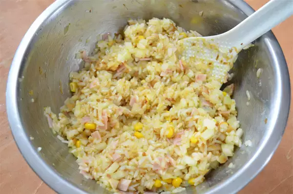 「【残りご飯救済】カレー粉とかつお節入れた「ライスピザ」でおいしく消費してみた！和洋折衷な絶品完成♪」の画像