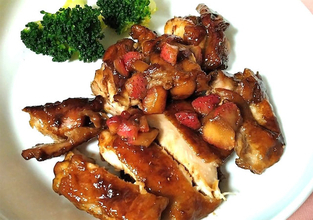 【鶏もも肉×いちご】意外すぎる「鶏のステーキ」作ろう！しょうゆ風味のいちごソース甘酸っぱ♡まさかの白米進む