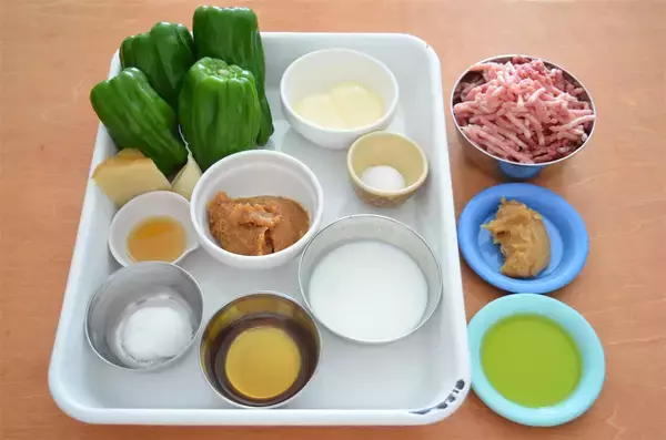 「【ピーマンはキンキンに冷やすべし】ヤミツキ食感に大化け！和洋2種のソースで「冷やしピーマン」味わってみた♪」の画像
