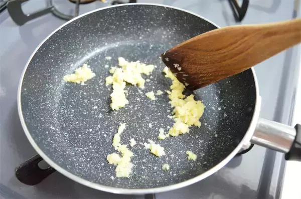 「【ピーマンはキンキンに冷やすべし】ヤミツキ食感に大化け！和洋2種のソースで「冷やしピーマン」味わってみた♪」の画像