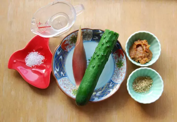 「【みそ汁なのに火を使わない】きゅうりとみょうがの「冷や汁風みそ汁」作ってみた！清涼感たっぷり♪」の画像