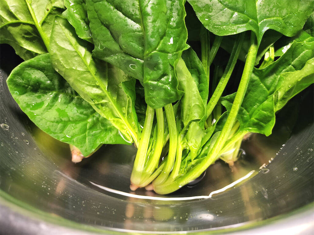 【一度覚えれば一生もん】賛否両論・笠原流「ほうれん草のおひたしの作り方」にトライ！