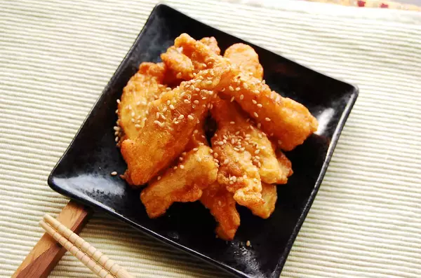 「骨なし手羽先味って最高かよ!?それが安価な鶏むね肉で作れるなんて…！「甘辛チキンスティック」作ろう」の画像