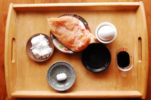 「骨なし手羽先味って最高かよ!?それが安価な鶏むね肉で作れるなんて…！「甘辛チキンスティック」作ろう」の画像