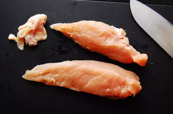 「骨なし手羽先味って最高かよ!?それが安価な鶏むね肉で作れるなんて…！「甘辛チキンスティック」作ろう」の画像