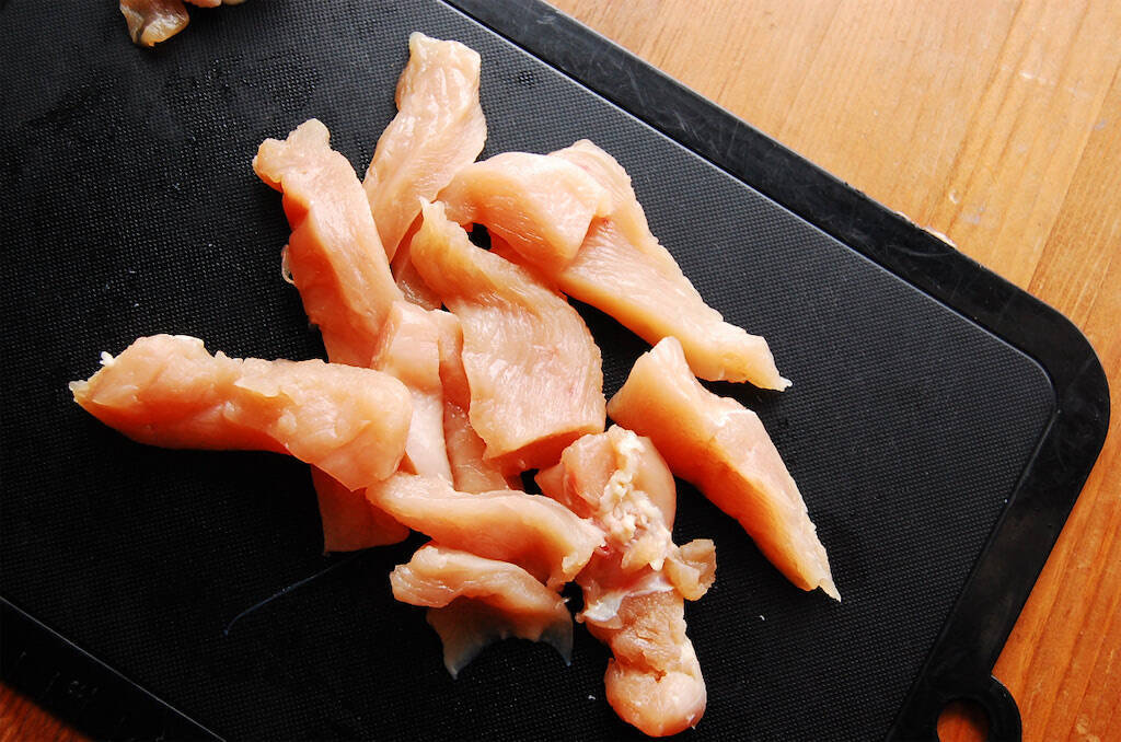 骨なし手羽先味って最高かよ!?それが安価な鶏むね肉で作れるなんて…！「甘辛チキンスティック」作ろう