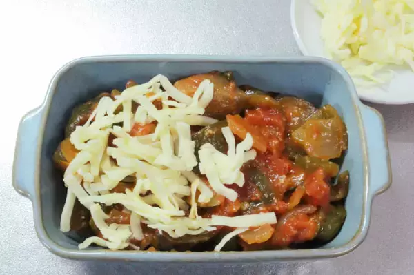 「【作りおきにチーズのせて焼くだけ】野菜ガッツリ「みそラタトゥイユグラタン」作ってみた！Wの発酵パワー♡」の画像