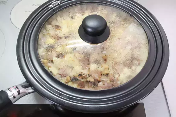「【フライパンでおこわ炊く！】蒸し器なしでも30分でモッチモチ♡旨味ぎっしり「中国風おこわ」作ってみた！」の画像