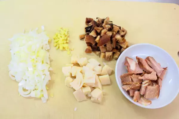 「【フライパンでおこわ炊く！】蒸し器なしでも30分でモッチモチ♡旨味ぎっしり「中国風おこわ」作ってみた！」の画像