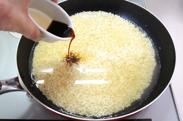 【フライパンでおこわ炊く！】蒸し器なしでも30分でモッチモチ♡旨味ぎっしり「中国風おこわ」作ってみた！